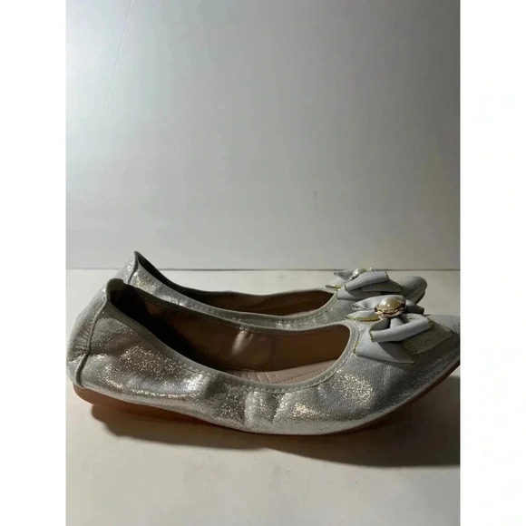 Elegant White Women's Shoes with Bow and Pearl Detail - Picture 4 of 7